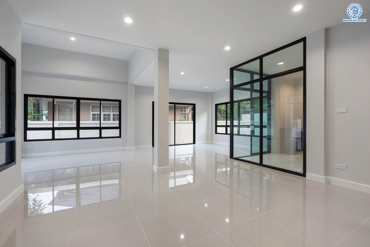 บ้านมือสองตกแต่งใหม่ ม.เนเบอร์โฮม วัชรพล เนื้อที่ 68 ตร.ว. ฟังก์ชัน 3 ห้องนอน 4 ห้องน้ำ 1 ห้องแม่บ้าน จอดรถได้ 2 คัน บนทำเลเชื่อมต่อหลายเส้นทาง ทั้ง ถนนสุขาภิบาล5 ถนนสายไหม และถนนรามอินทรา ใกล้ทางด่วน "ฉลองรัช" และรถไฟฟ้าสายสีเขียว "สถานีสายหยุด"